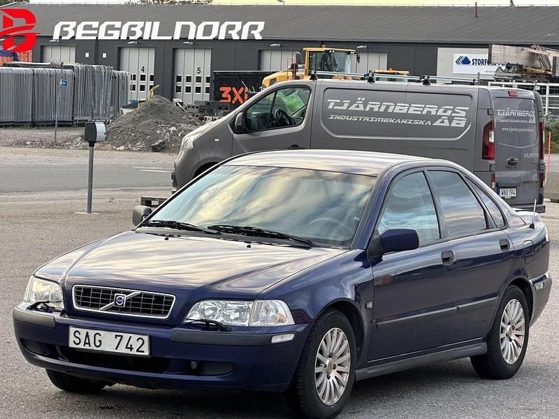 Blå Begagnad 2003 Volvo S40 Sedan | 19 500 kr (Bra pris) - Bild 1/4
