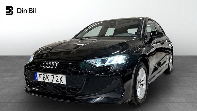 Svart Begagnad 2025 Audi A3 Sportback Proline Halvkombi | 314 900 kr (Lite dyr) - Bild 1/4