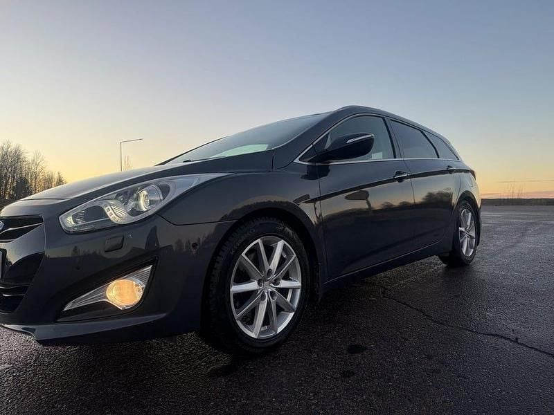 Begagnad Hyundai i40 136 HK (100 kW) 2012 Grå Kombi