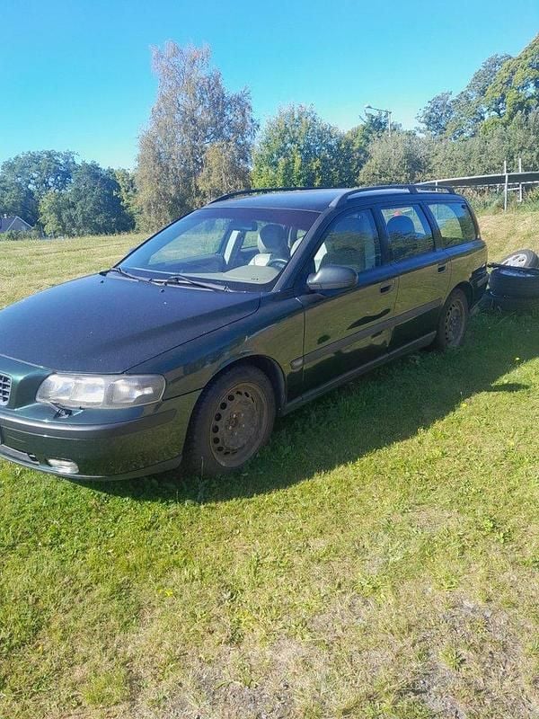Grön Begagnad 2000 Volvo V70 Kombi | 5 999 kr (Marknadspris) - Bild 1/4