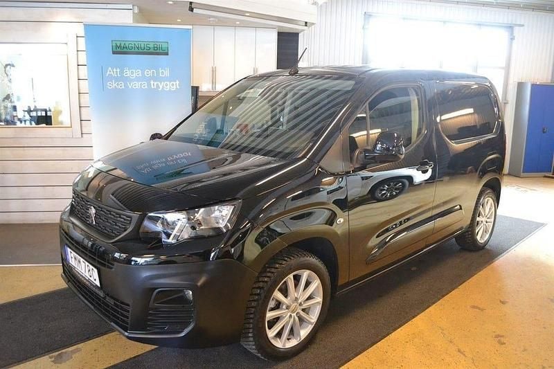 Svart Begagnad 2022 Peugeot Partner Minibuss | 157 900 kr (Bra pris) - Bild 1/4
