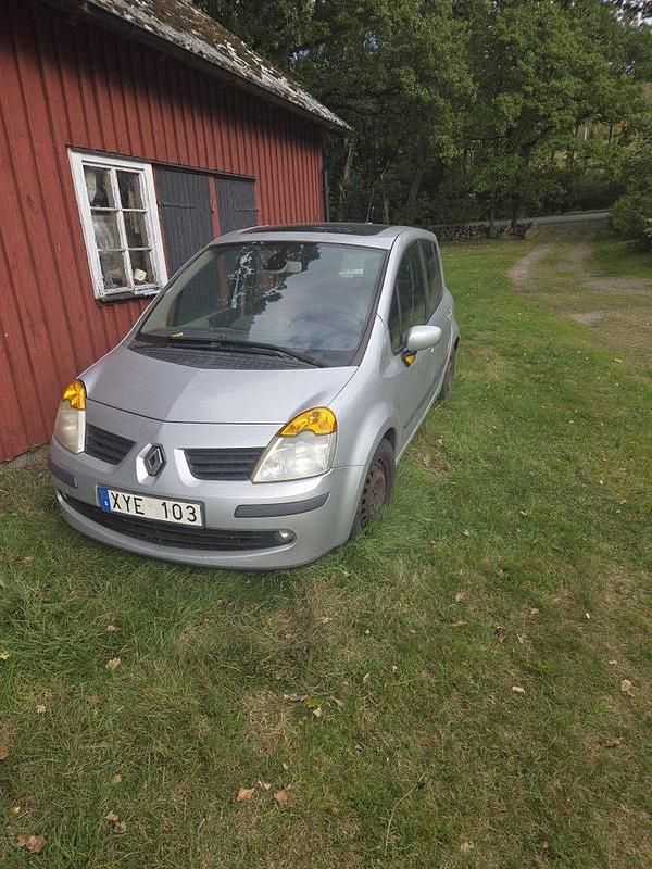 Silver Begagnad 2006 Renault Modus Minibuss | 8 000 kr - Bild 1/4