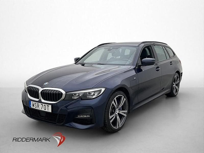 Begagnad BMW 330e M Sport 184 HK (135 kW) 2021 Blå Kombi