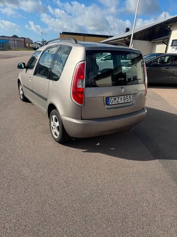 Begagnad Skoda Roomster 86 HK (63 kW) 2008 Ljusbrun (brun) Minibuss
