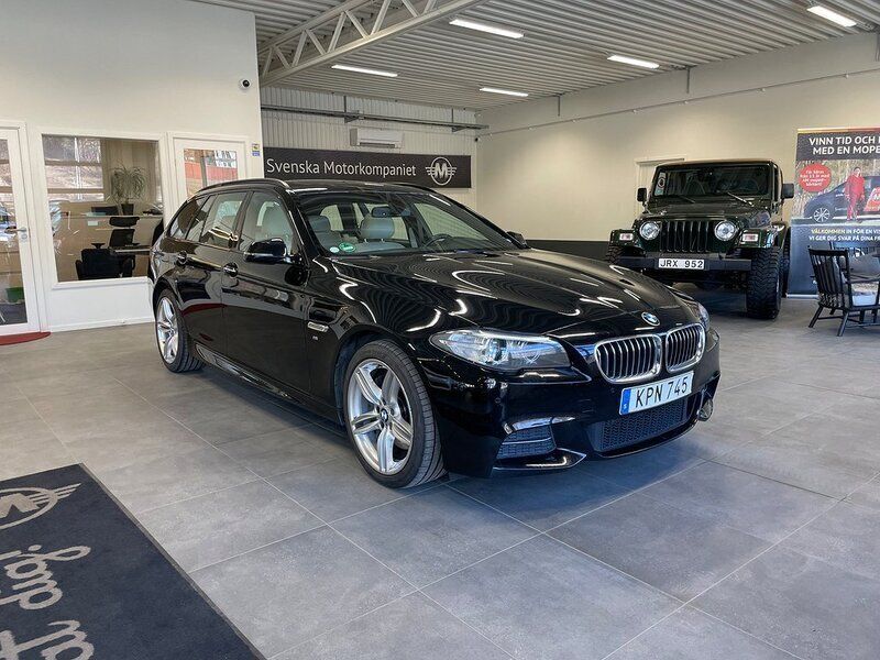 Svart Begagnad 2014 BMW 530 M Sport Kombi | 219 900 kr (Lite dyr) - Bild 1/4
