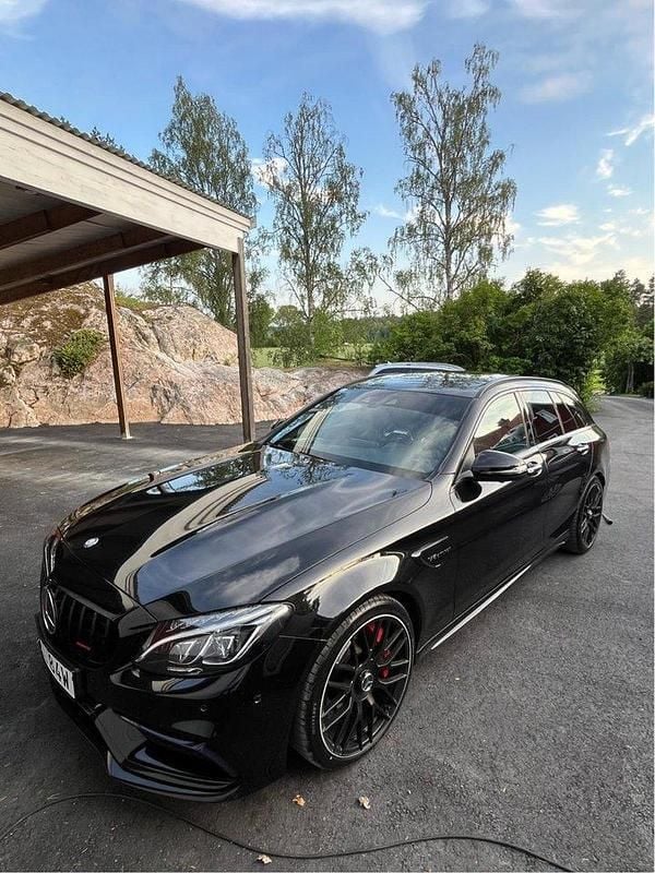 Svart Begagnad 2017 Mercedes C63S AMG AMG Kombi | 529 900 kr (Marknadspris) - Bild 1/4