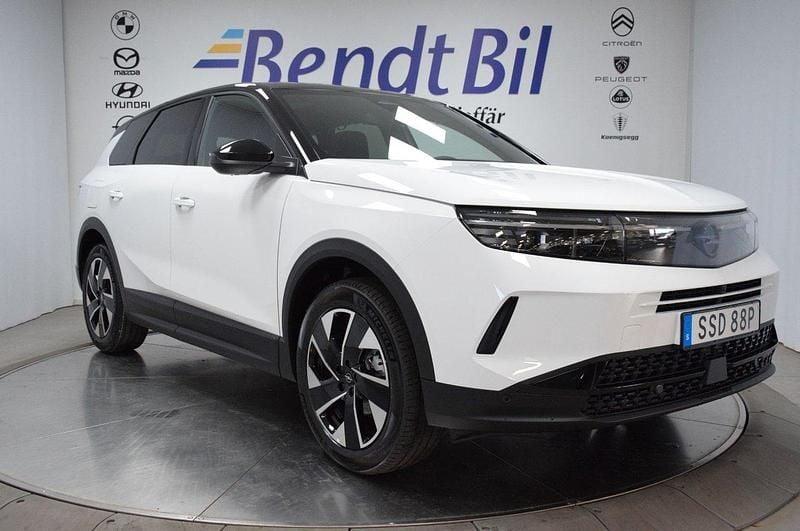 Vit Ny 2025 Opel Grandland X Ultimate SUV | 428 500 kr (Marknadspris) - Bild 1/3