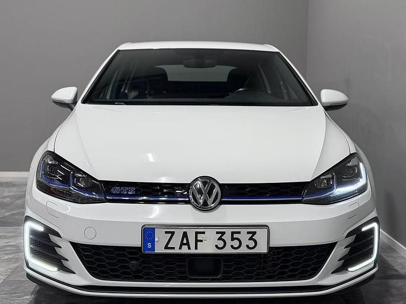 Begagnad VW Golf VII GTE 204 HK (150 kW) 2017 Vit Halvkombi