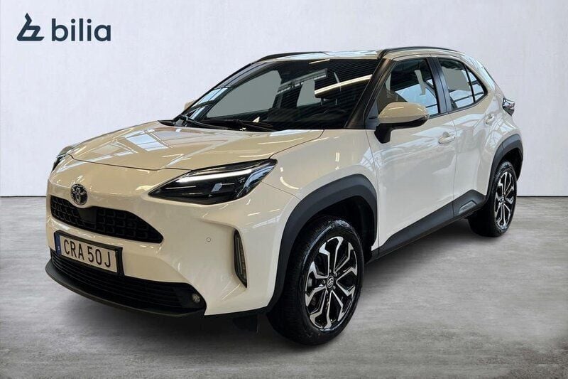 Vit Begagnad 2024 Toyota Yaris Cross Active SUV | 299 900 kr (Marknadspris) - Bild 1/3