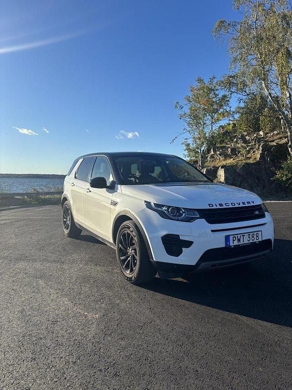 Vit Begagnad 2017 Land Rover Discovery Sport Black Edition SUV | 200 000 kr (Marknadspris) - Bild 1/4