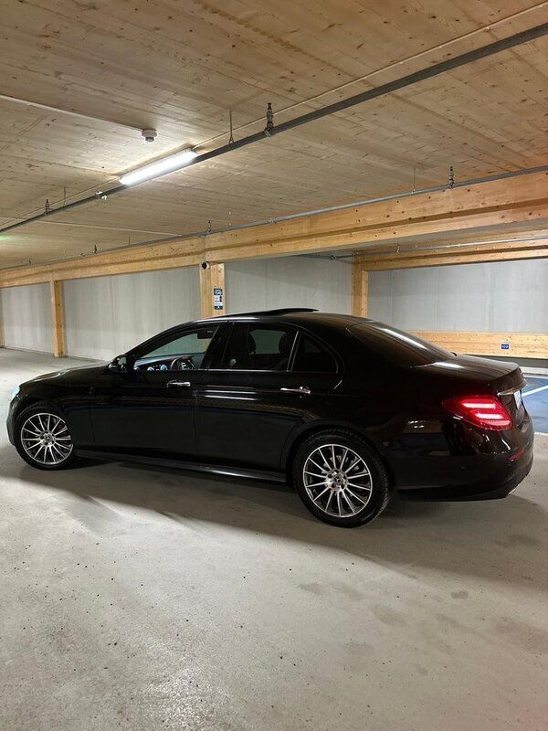 Svart Begagnad 2019 Mercedes E200 AMG line Sedan | 319 000 kr (Marknadspris) - Bild 1/4
