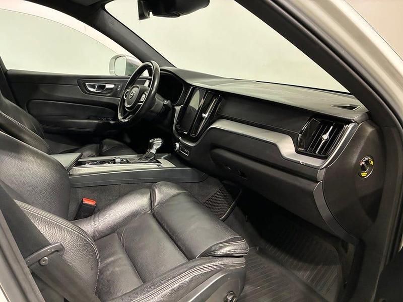 Begagnad Volvo XC60 R-Design 190 HK (139 kW) 2019 Vit SUV