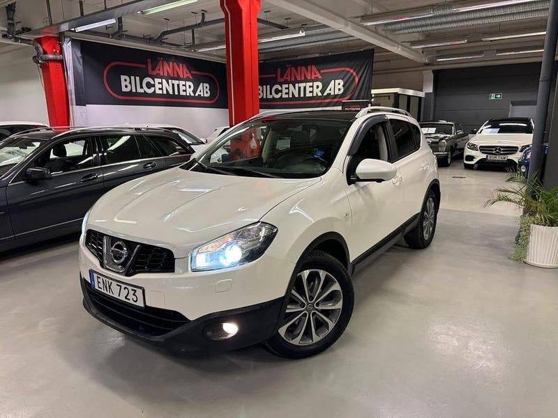Vit Begagnad 2013 Nissan Qashqai 360º SUV | 89 000 kr (Marknadspris) - Bild 1/4