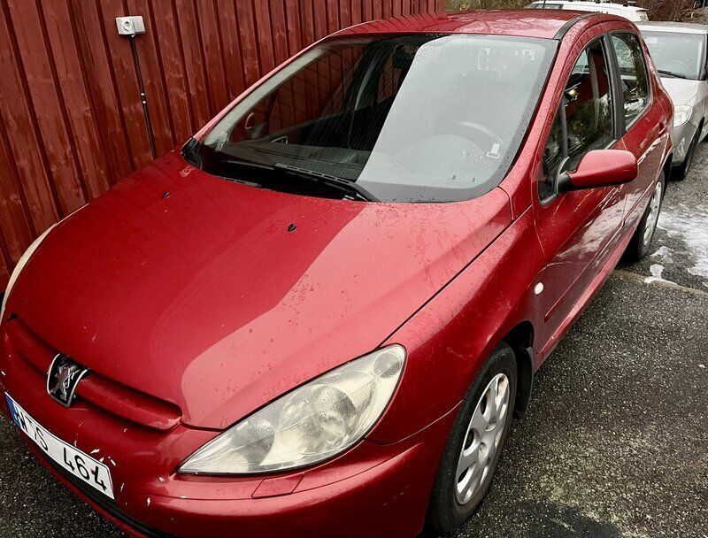 Röd Begagnad 2005 Peugeot 307 Halvkombi | 11 000 kr (Bra pris) - Bild 1/1
