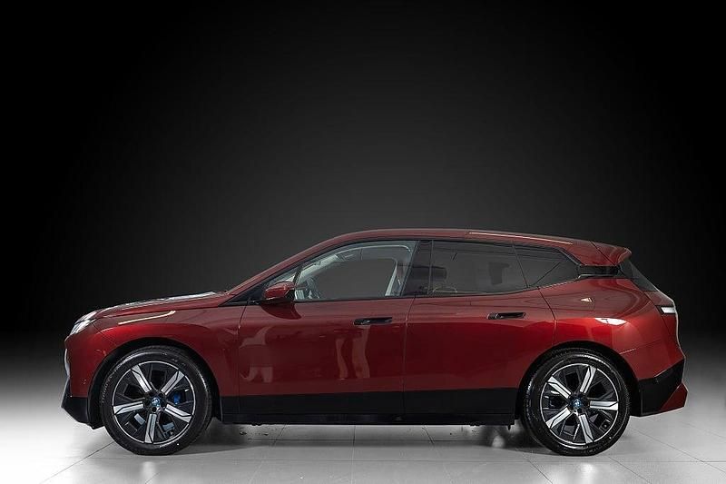 Begagnad BMW iX Sport Line 484 kW (659 HK) 2022 Röd (aventurinröd metallic) SUV