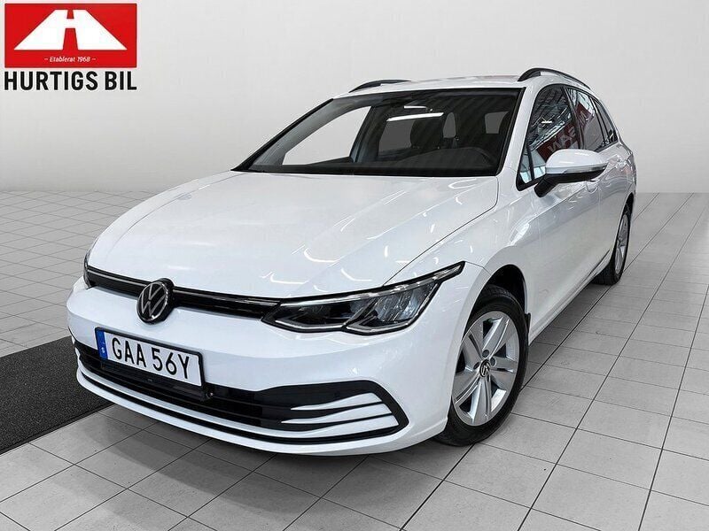 Vit Begagnad 2022 VW Golf VIII Kombi | 249 900 kr (Marknadspris) - Bild 1/4