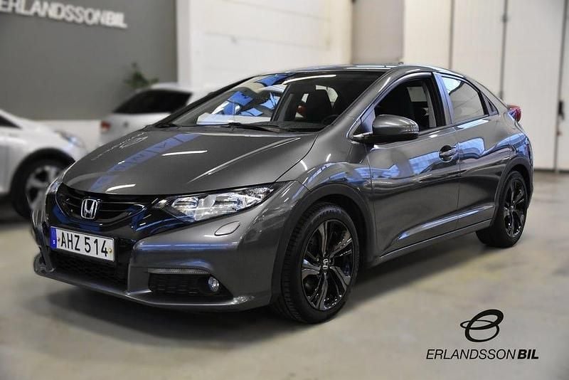 Mörkgrå Begagnad 2014 Honda Civic Sport Halvkombi | 109 900 kr (Marknadspris) - Bild 1/4
