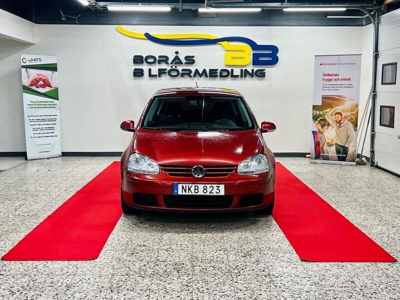 Röd Begagnad 2007 VW Golf V Design Halvkombi | 39 900 kr (Lite dyr) - Bild 1/4