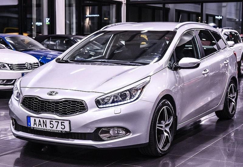 Grå Begagnad 2013 Kia Ceed Sportswagon Comfort Kombi | 69 900 kr (Marknadspris) - Bild 1/4