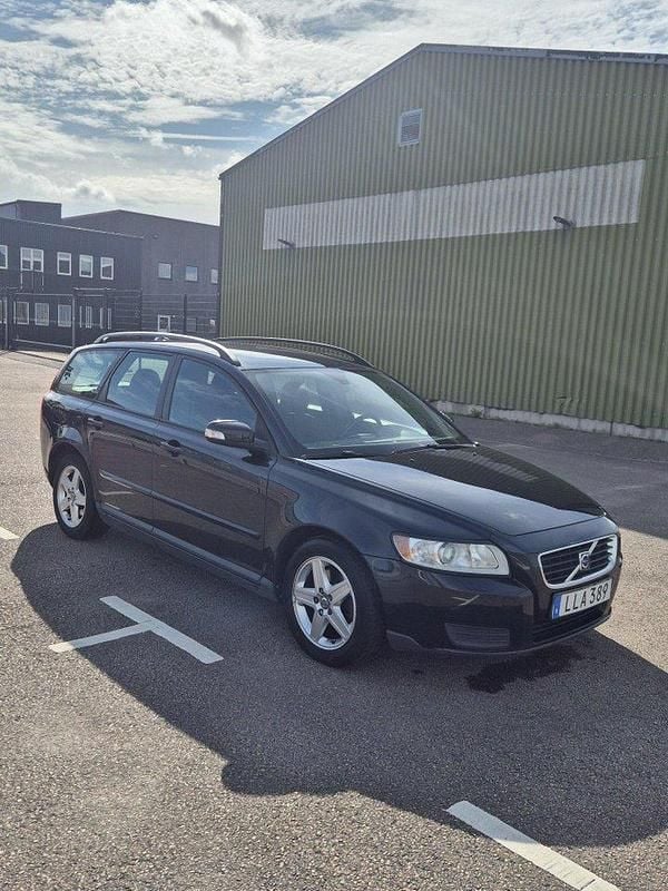 Svart Begagnad 2008 Volvo V50 Kinetic Kombi | 38 500 kr (Bra pris) - Bild 1/4