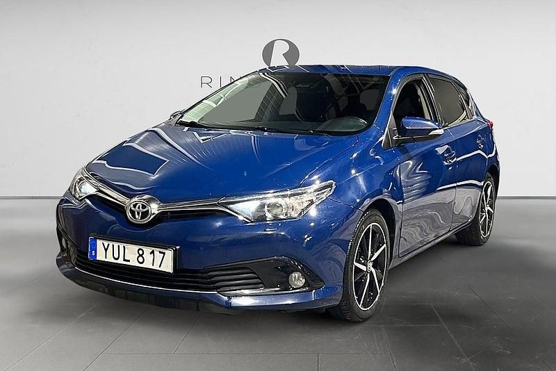 Blå Begagnad 2017 Toyota Auris Edition Halvkombi | 139 900 kr (Marknadspris) - Bild 1/3