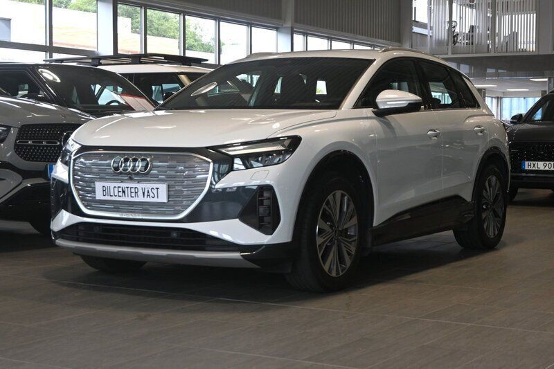 Vit Begagnad 2021 Audi Q4 e-tron Proline SUV | 359 000 kr (Marknadspris) - Bild 1/4