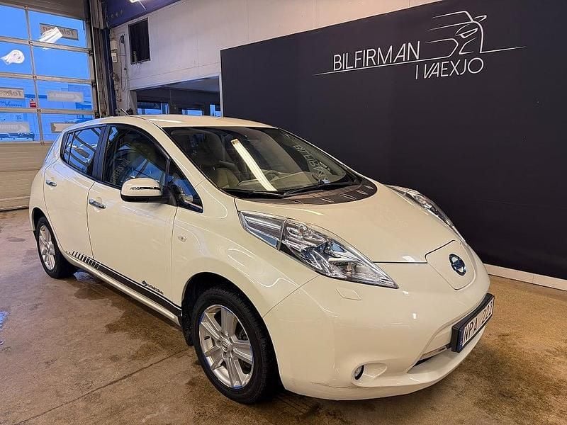 Begagnad Nissan Leaf 80 kW (109 HK) 2011 Vit Halvkombi