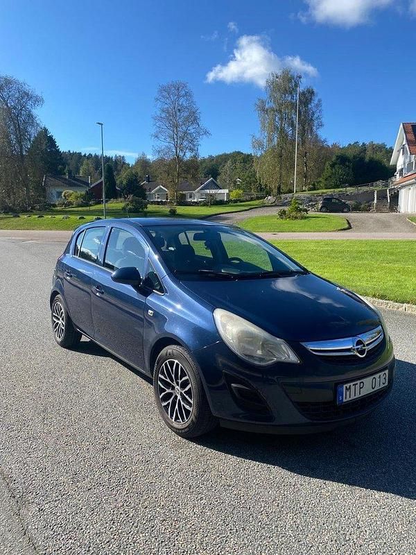 Blå Begagnad 2012 Opel Corsa Halvkombi | 45 000 kr (Marknadspris) - Bild 1/4