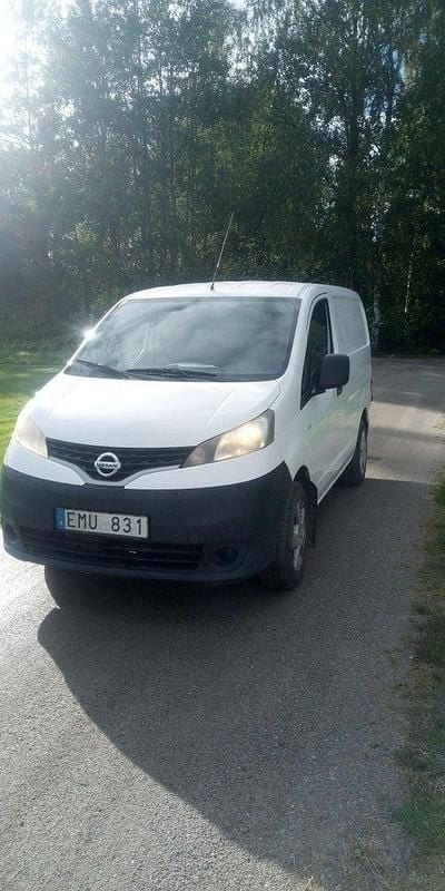 Vit Begagnad 2011 Nissan NV200 Van | 25 000 kr (Marknadspris) - Bild 1/4