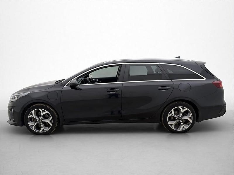 Begagnad Kia Ceed Advance 105 HK (77 kW) 2020 Svart Halvkombi