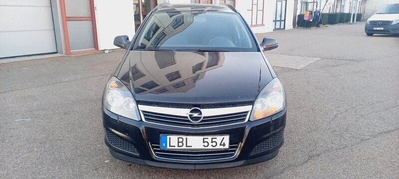 Svart Begagnad 2011 Opel Astra Kombi | 27 500 kr (Marknadspris) - Bild 1/4
