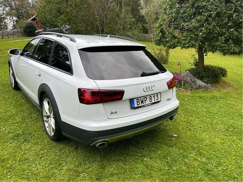 Vit Begagnad 2015 Audi A6 Allroad Ambition Kombi | 185 000 kr (Marknadspris) - Bild 1/4