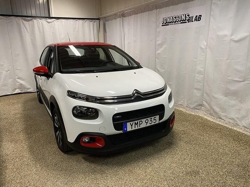 Vit Begagnad 2017 Citroën C3 PureTech Halvkombi | 89 000 kr (Marknadspris) - Bild 1/4