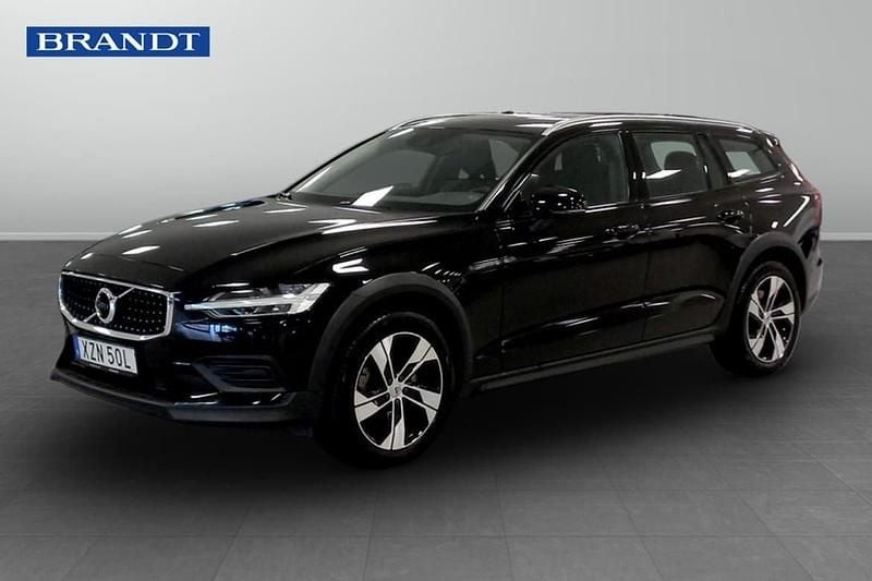 Svart Begagnad 2022 Volvo V60 CC Kombi | 359 900 kr (Marknadspris) - Bild 1/4