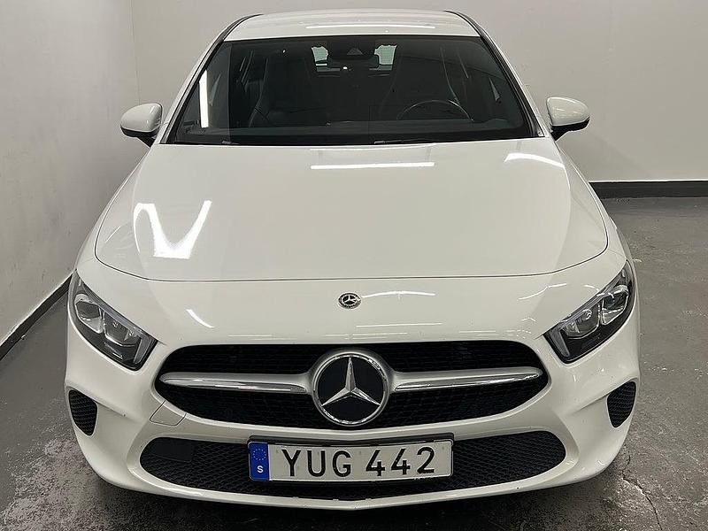 Begagnad Mercedes A180 116 HK (85 kW) 2018 Vit Halvkombi