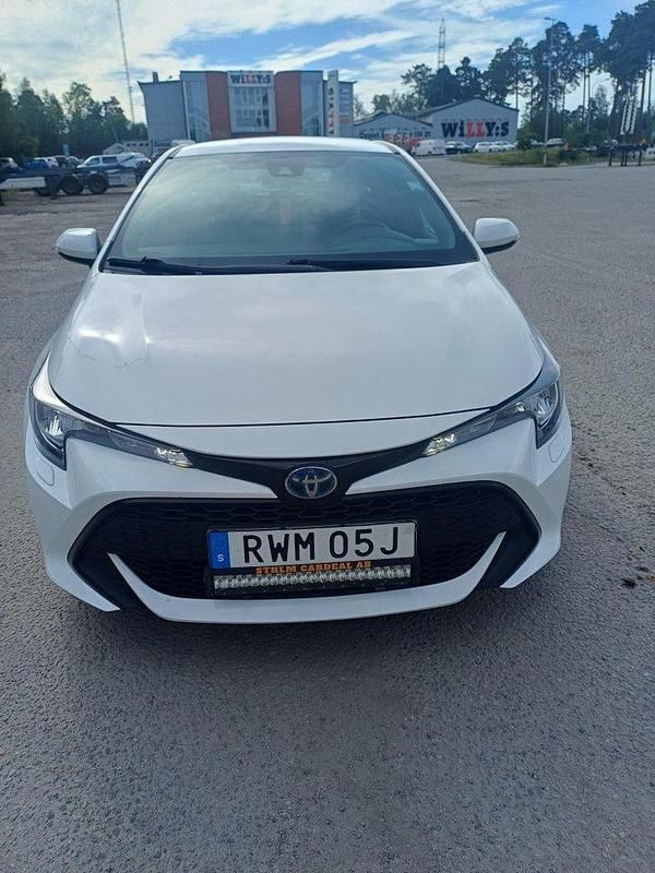 Vit Begagnad 2021 Toyota Corolla Life Kombi | 210 000 kr (Marknadspris) - Bild 1/4