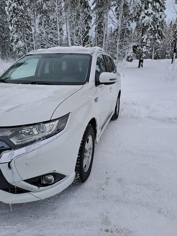 Begagnad 2016 Mitsubishi Outlander SUV | 170 000 kr (Bra pris) - Bild 1/4