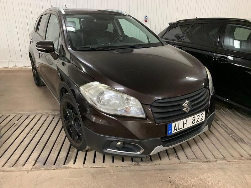 Brun Begagnad 2014 Suzuki SX4 S-Cross Kombi | 79 000 kr (Superpris) - Bild 1/4