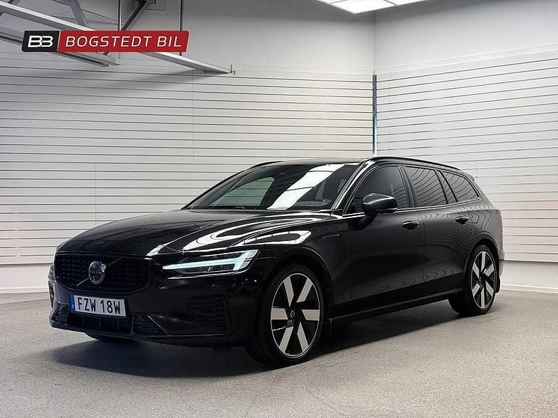 Begagnad Volvo V60 Plus 253 HK (186 kW) 2023 Svart Kombi