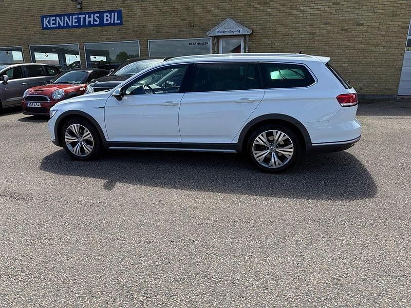 Vit Begagnad 2018 VW Passat Alltrack Kombi | 179 500 kr (Bra pris) - Bild 1/4