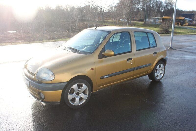 Begagnad Renault Clio II 2001 Halvkombi