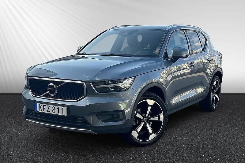 Grå Begagnad 2018 Volvo XC40 Momentum SUV | 284 900 kr (Marknadspris) - Bild 1/4