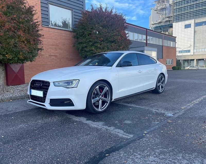 Vit Begagnad 2013 Audi A5 Sportback Comfort Halvkombi | 170 000 kr (Marknadspris) - Bild 1/4