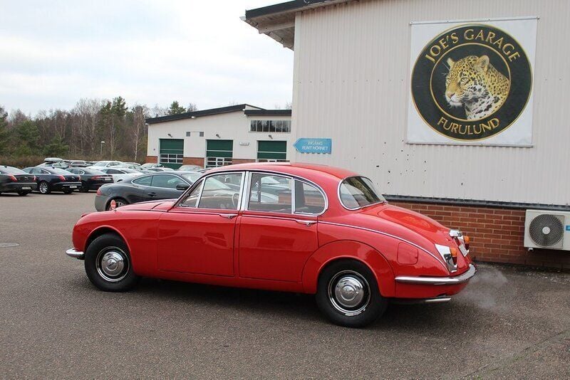 Begagnad Jaguar MK II 141 HK (103 kW) 1968 Jaguar signal red Sedan