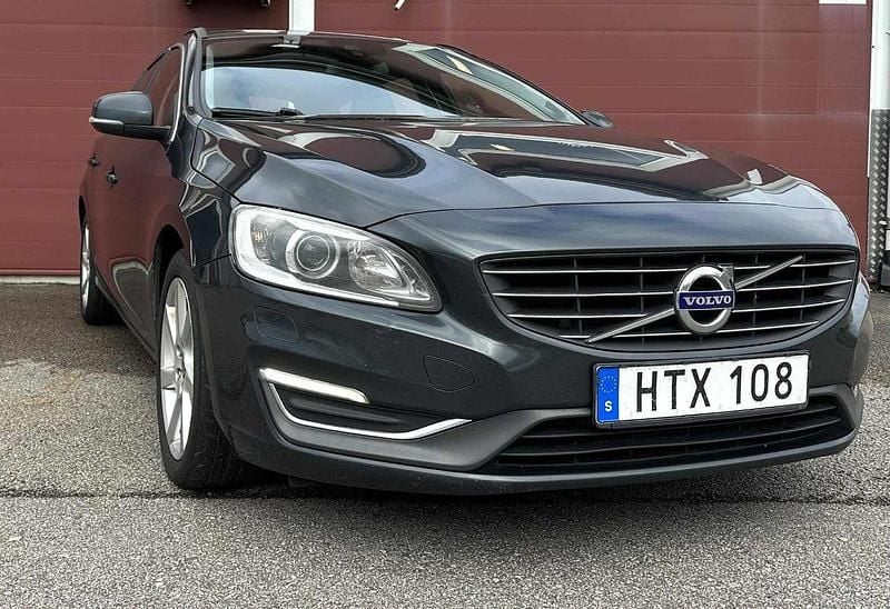 Grå Begagnad 2013 Volvo V60 Kombi | 89 900 kr (Bra pris) - Bild 1/4