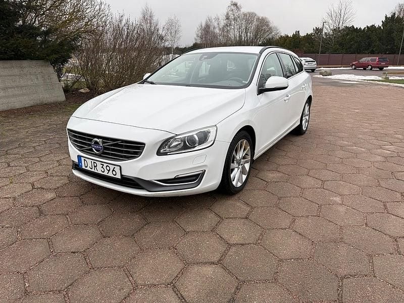 Begagnad Volvo V60 Momentum 181 HK (133 kW) 2014 Vit Kombi