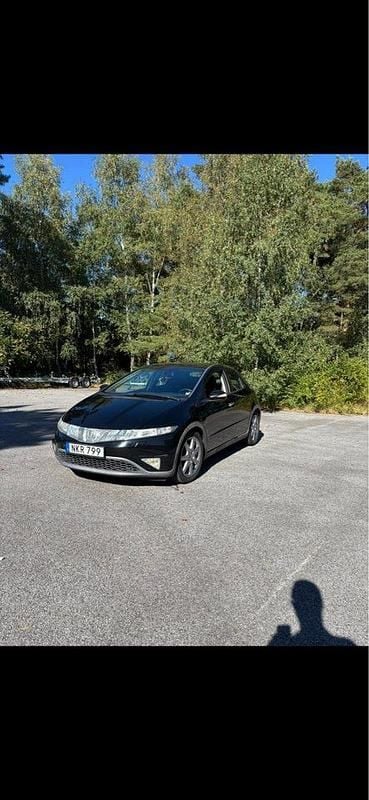 Svart Begagnad 2006 Honda Civic Sport Halvkombi | 33 000 kr (Marknadspris) - Bild 1/4