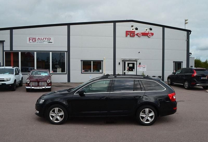 Svart Begagnad 2017 Skoda Octavia Ambition Kombi | 84 900 kr (Marknadspris) - Bild 1/4
