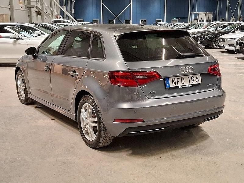 Begagnad Audi A3 Sportback e-tron Attraction 150 HK (110 kW) 2016 Grå Halvkombi