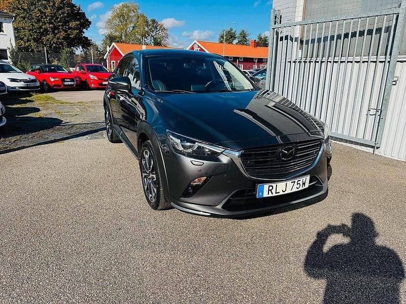 Grå (grå metallic ) Begagnad 2019 Mazda CX-3 SUV | 169 900 kr (Marknadspris) - Bild 1/4